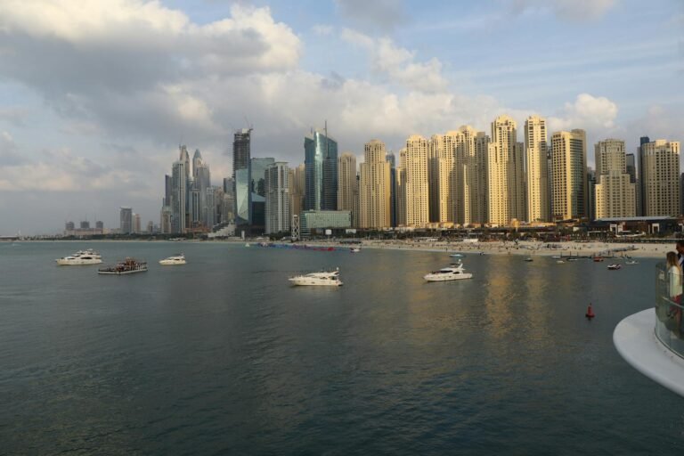 Fiscalidad Empresarial en Dubai: Zonas Francas vs Mainland en 2026