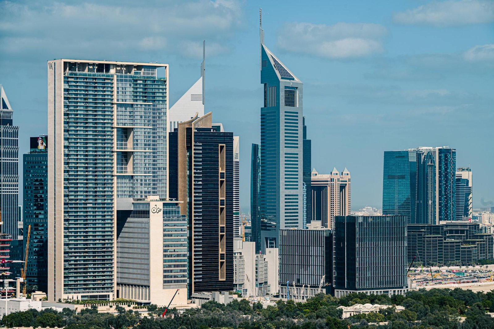 Explore the modern architecture and iconic skyscrapers of Dubai's vibrant skyline in this high-resolution image.