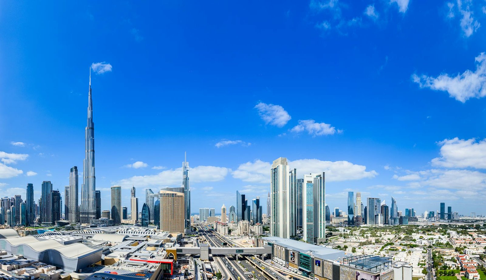 A breathtaking view of the Dubai skyline showcasing the Burj Khalifa under a clear blue sky.