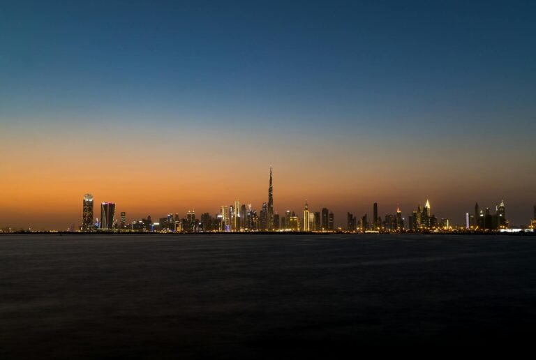 Dubai construye el puerto más grande del mundo para atraer inversión