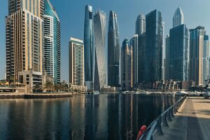 EAU sale de OPEP mayo 2026: oportunidades inversión Dubai