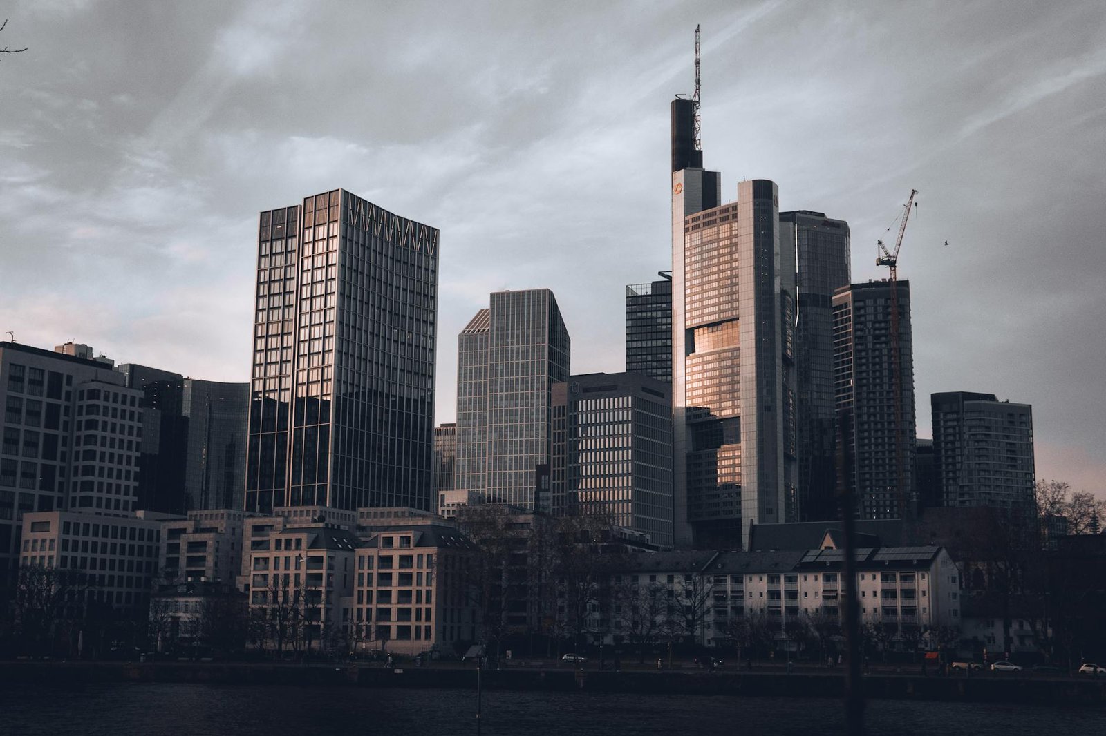 Stunning cityscape of Frankfurt am Main skyline at dusk with modern skyscrapers.